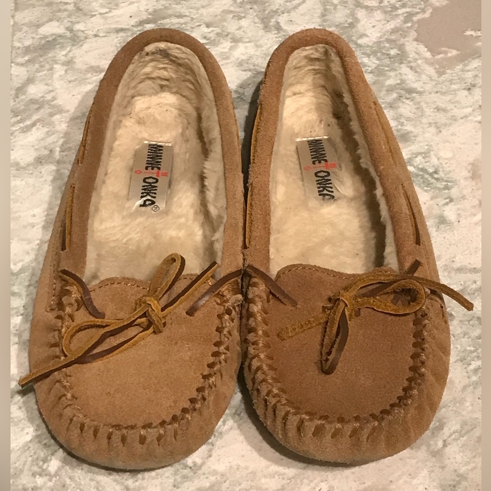 Minnetonka Jr. Trapper Moccasin Slippers 4036 Size 6 Tan Suede